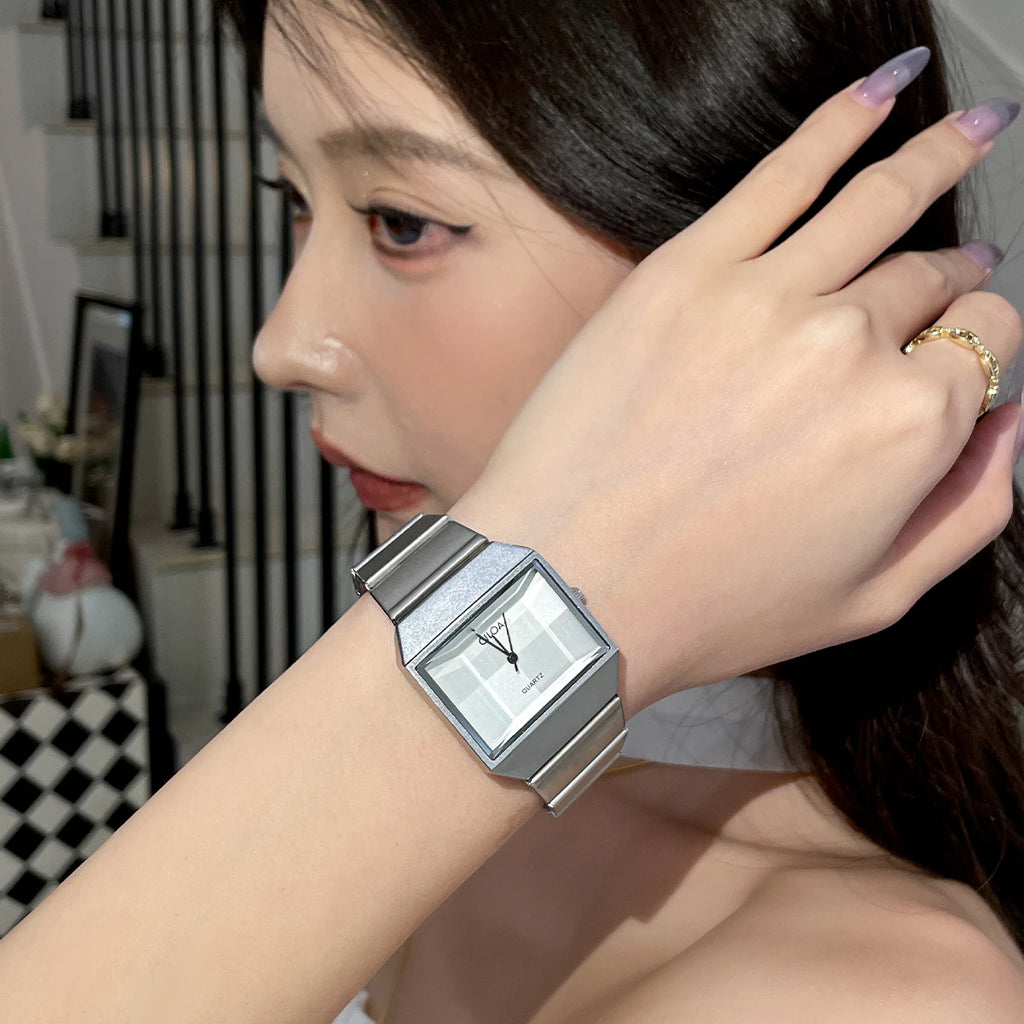 New arrival sugar cube watch for women, small and exquisite high-end luxury niche watch, 2024 new style workplace women's watch